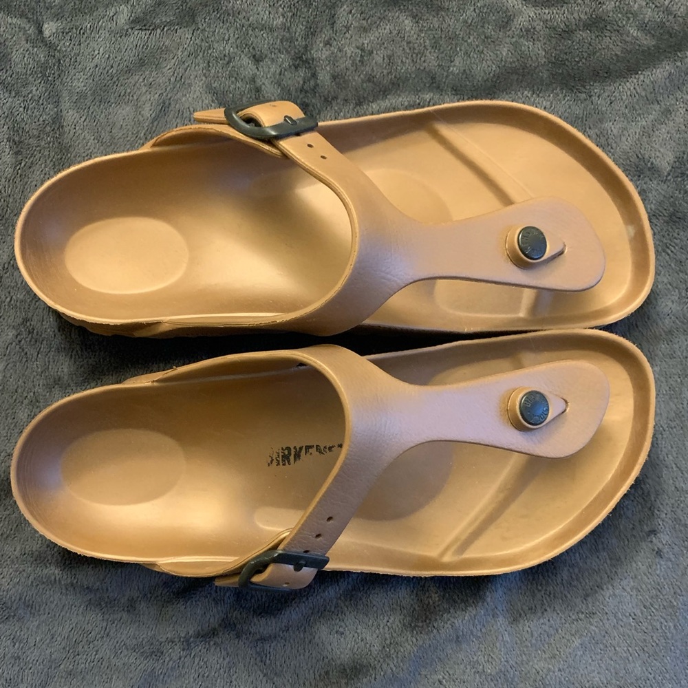 Birkenstock Gizeh Waterproof Sandal. Metallic Copper color.